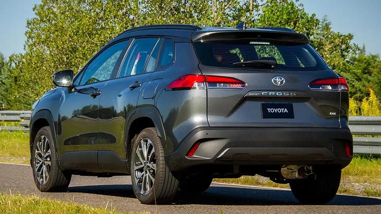 El Corolla Cross híbrido gasta menos de 6 L cada 100 km.