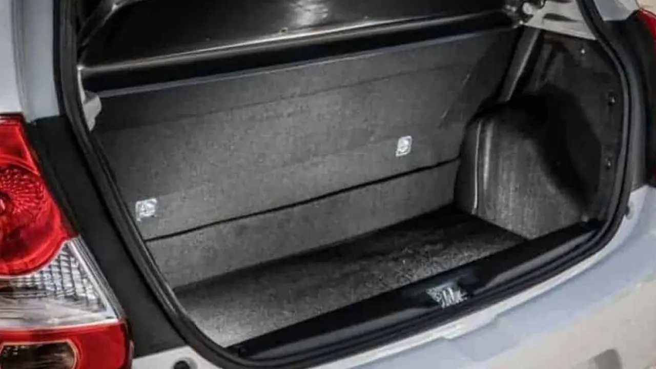 Poco baúl para el Toyota Etios.
