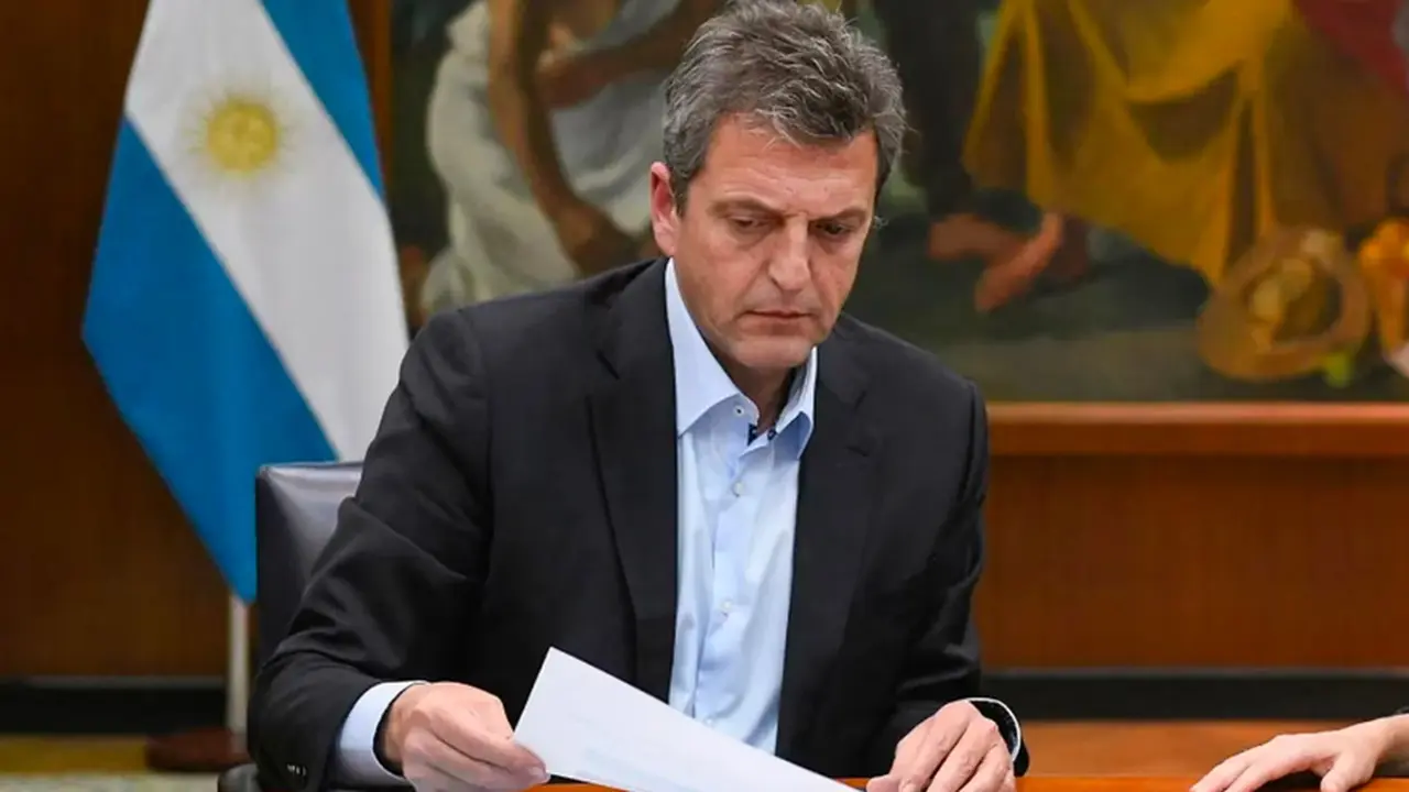 El Ministro almorzó con los máximos empresarios del país en busca de respaldo para las medidas que intenta tomar para frenar la inestabilidad financiera