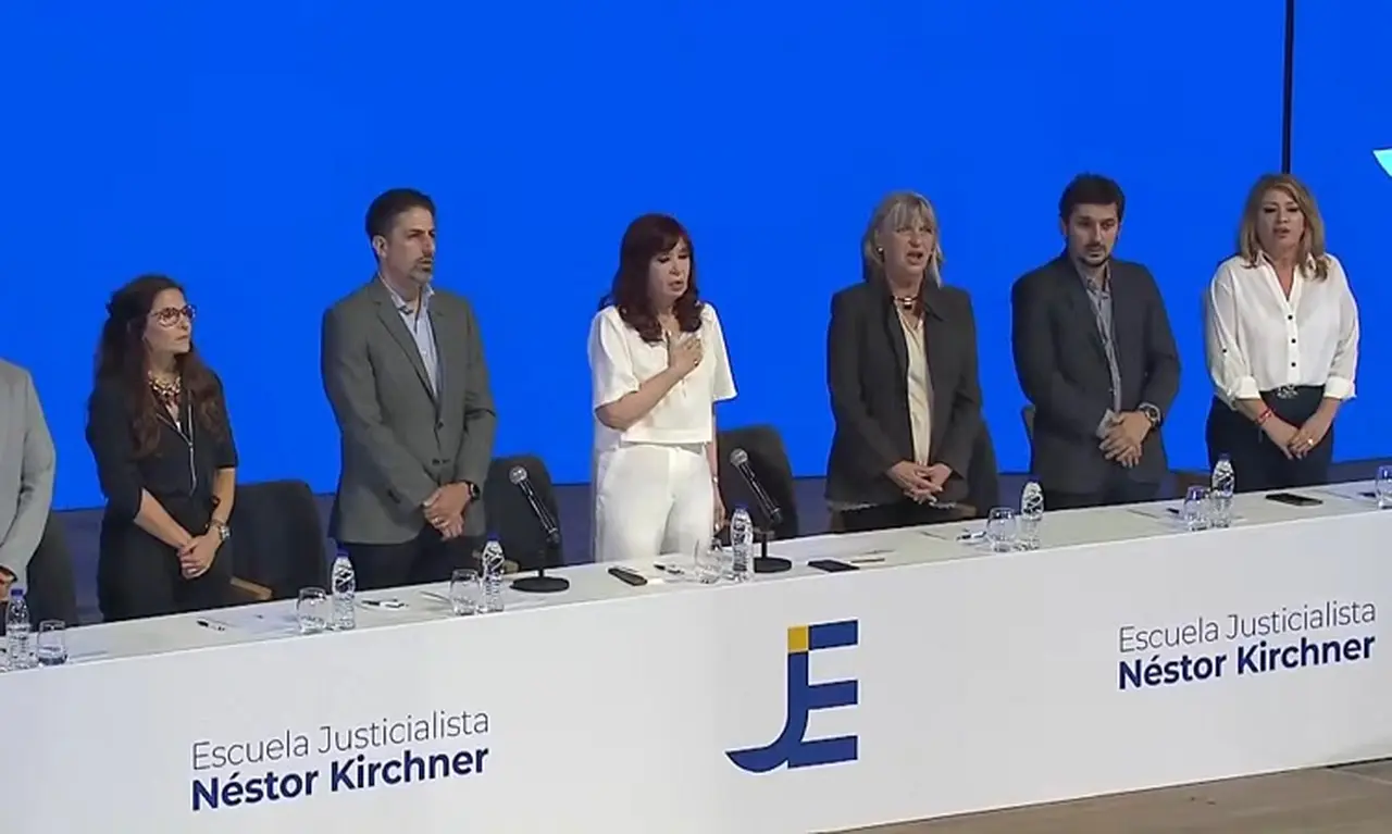 En su último discurso ante la militancia K, Cristina dio fuertes señales de apoyo a la gestión de Sergio Massa