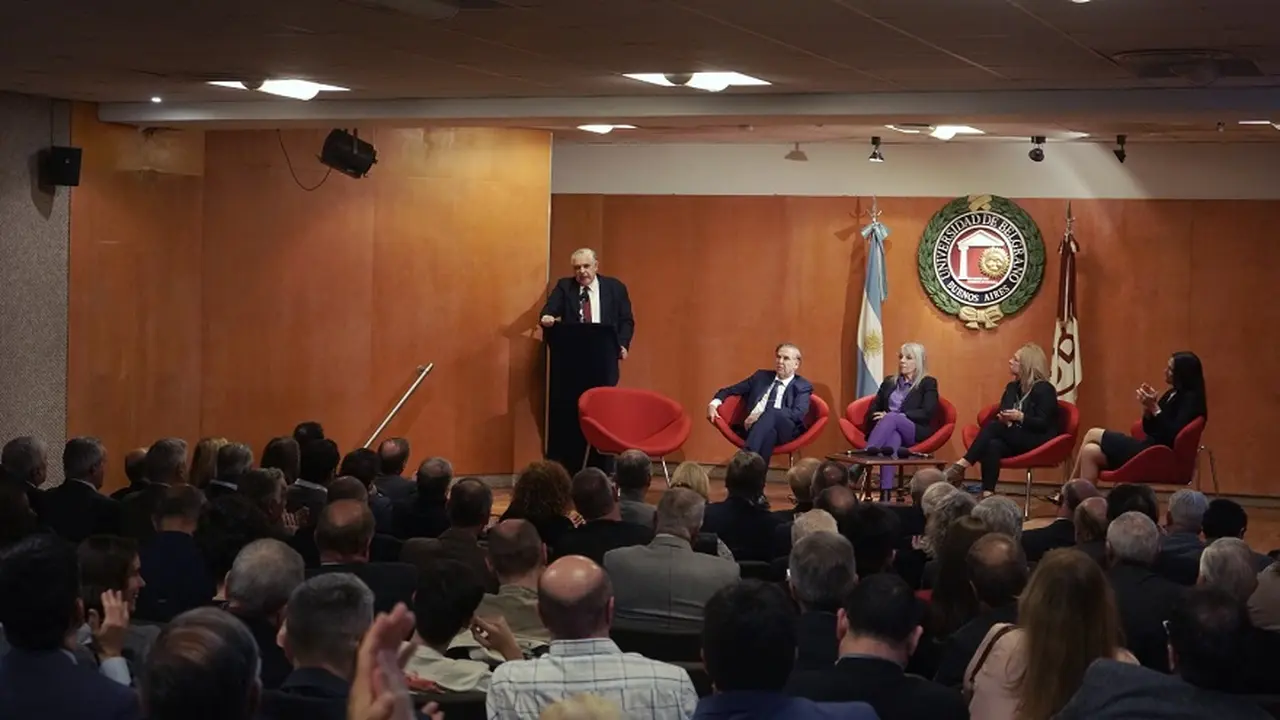 Ricardo López Murphy participó de un encuentro en la Universidad de Belgrano.