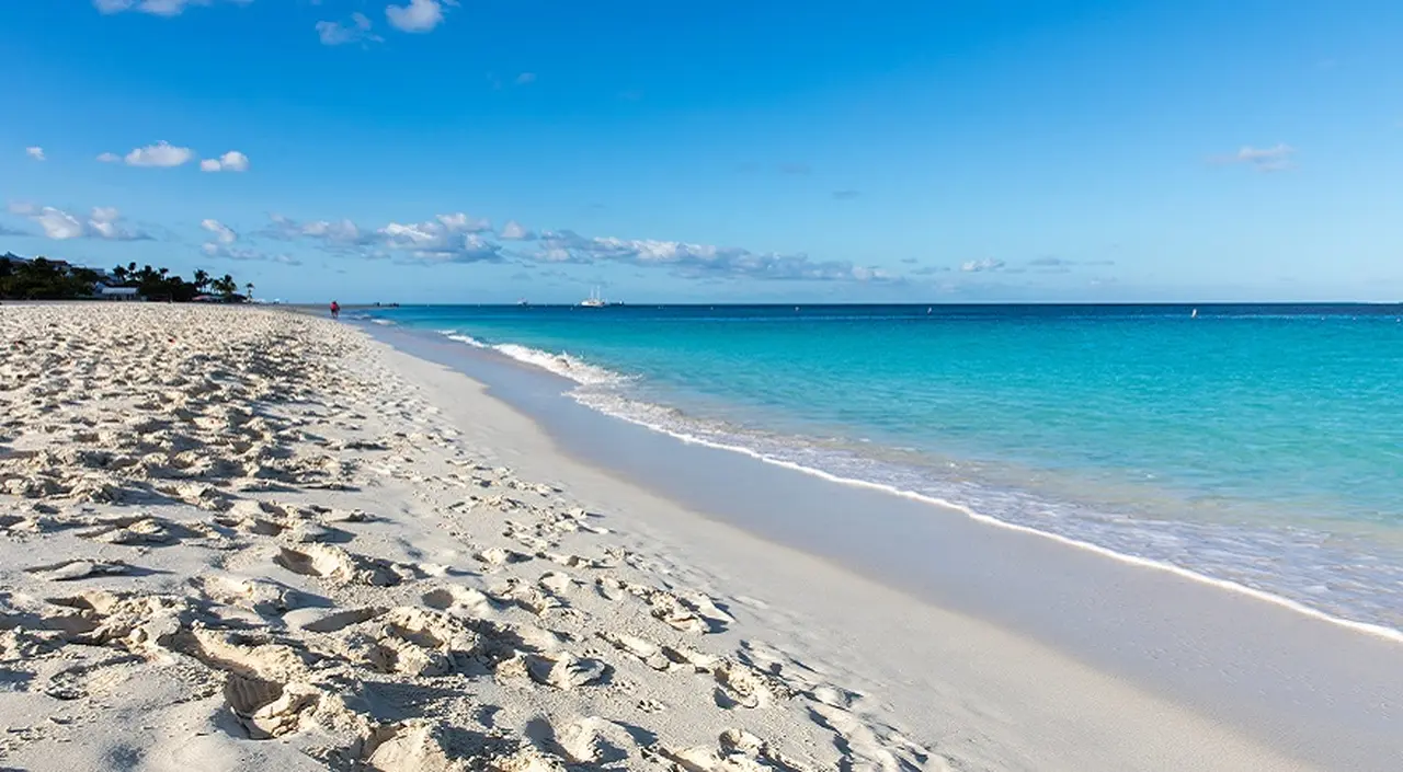 La pequeña isla del caribe que recibe cada vez más argentinos: son el 26% de los turistas