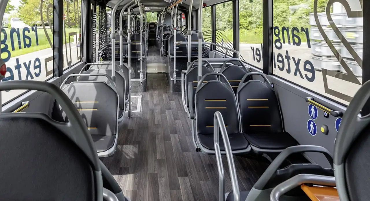 El eCitaro podrá llevar hasta 128 pasajeros.
