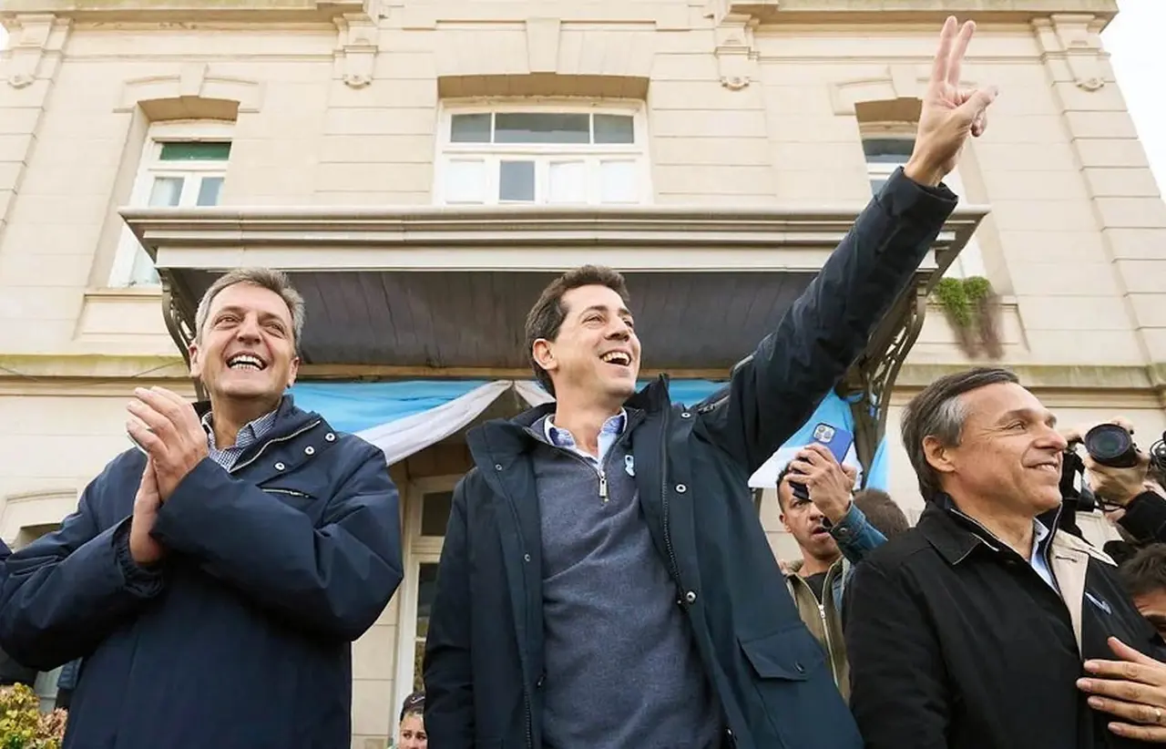 Massa y De Pedro se muestran juntos y cuentan con el apoyo de distintos sectores del sindicalismo. Scioli espera