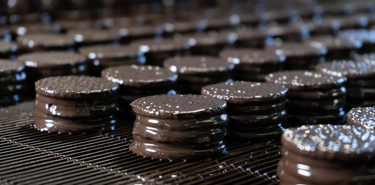 La empresa registró el nombre Triple y nadie más que ellos puede usar esa denominación para los alfajores de tres capas