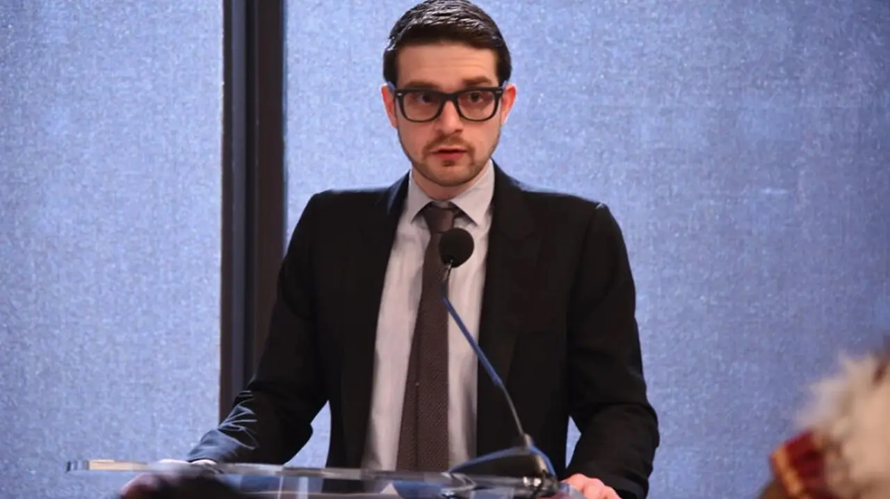 Alexander Soros heredará el control de la Fundación de su padre, el magnate George Soros