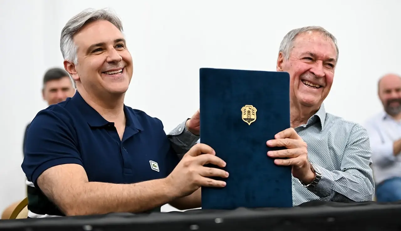 El candidato de Schiaretti, Martín Llaryora, 