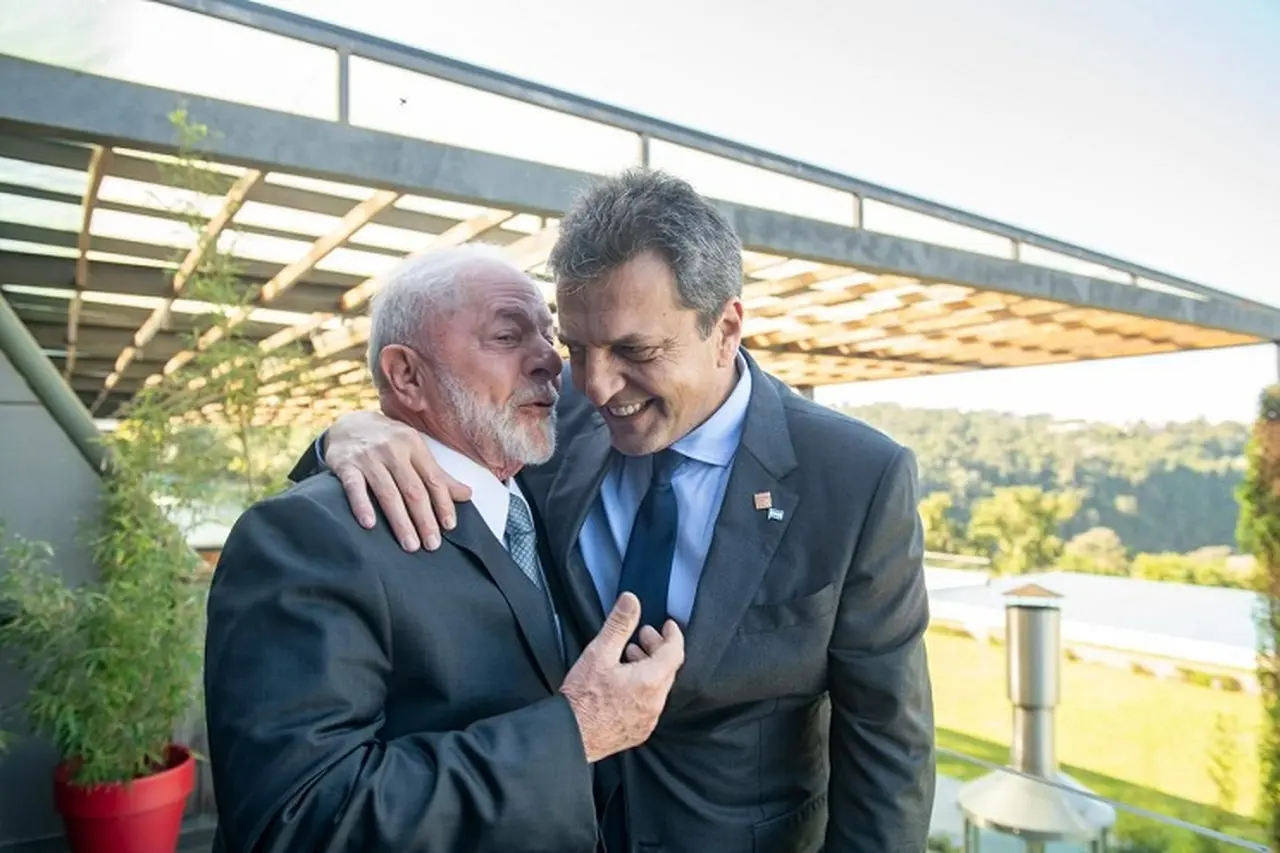 Massa saludó a Lula tras su reelección y recordó décadas de vínculo político