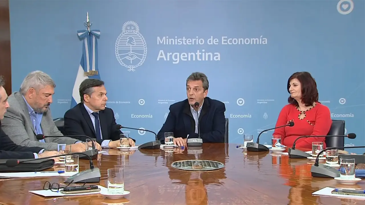 Massa actuó como moderador entre los choferes y las empresas