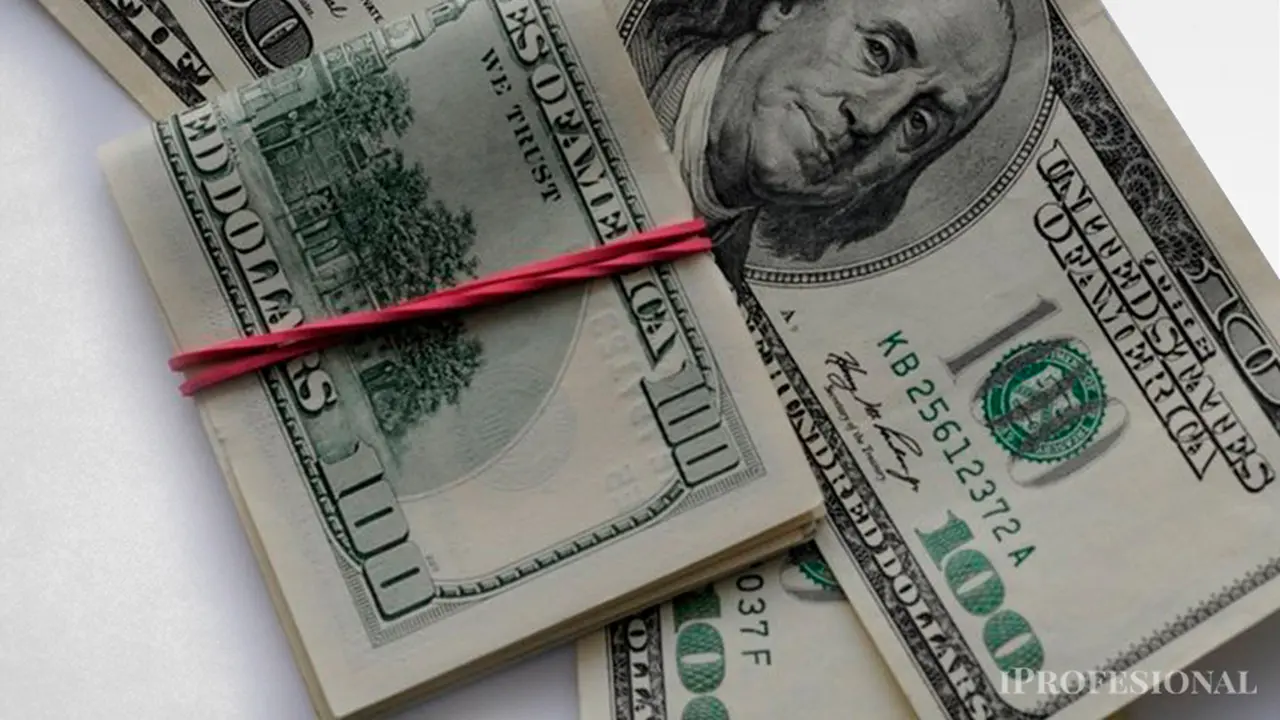 Gobierno aumentó y unificó los dólares Qatar, tarjeta y solidario: cuál es el nuevo valor tras suba de percepciones