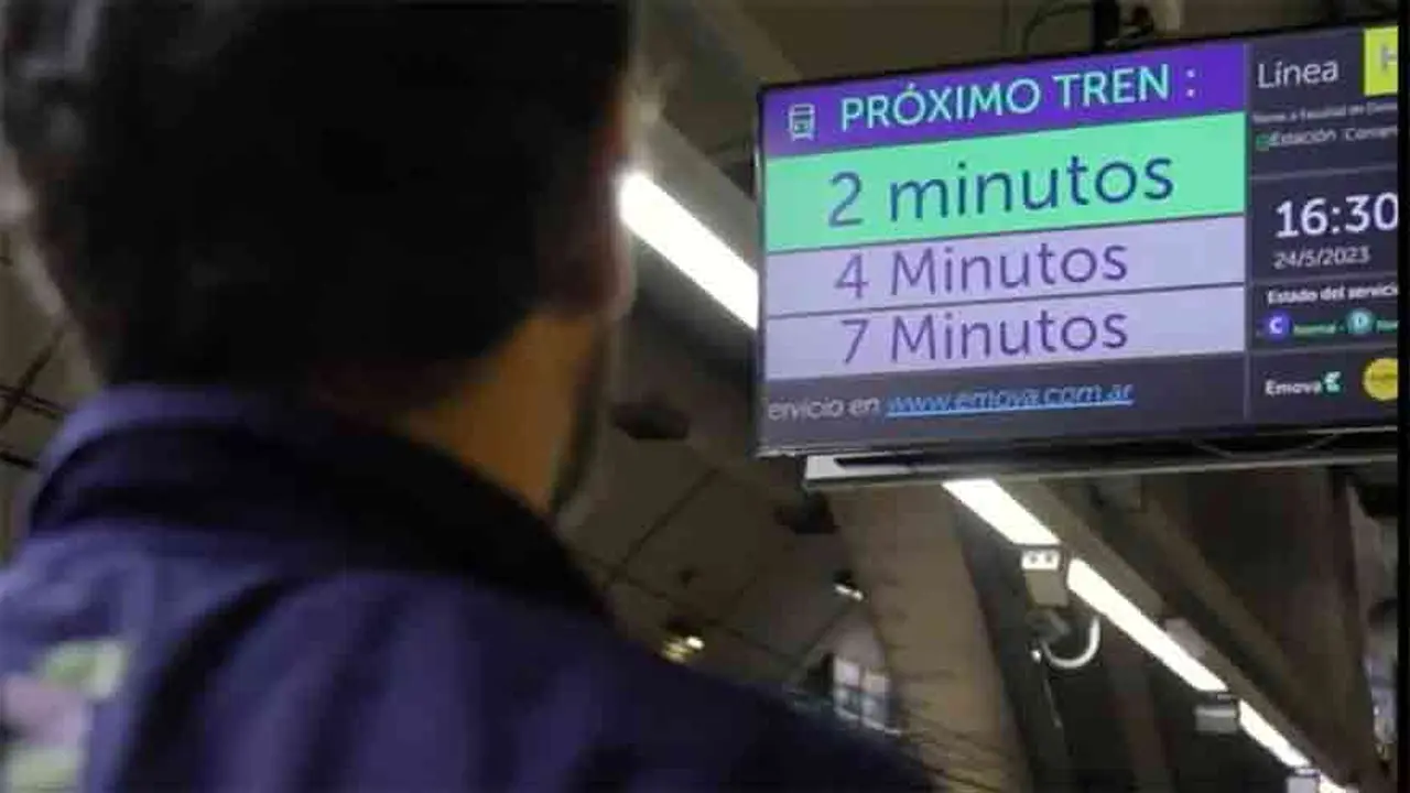 Estas nuevas pantallas digitales mejoran la experiencia de viaje en el subte de Buenos Aires