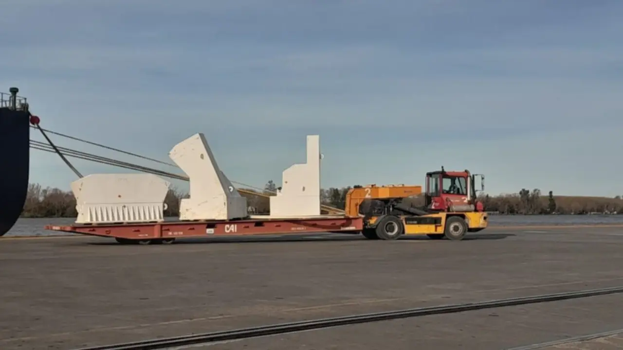 Las primeras piezas para el armado del radiotelescopio ya arribaron a la Argentina.