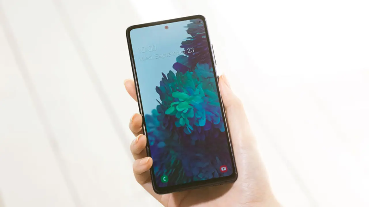 El S20 FE ofrece la experiencia del Galaxy S20 en un paquete más barato. 