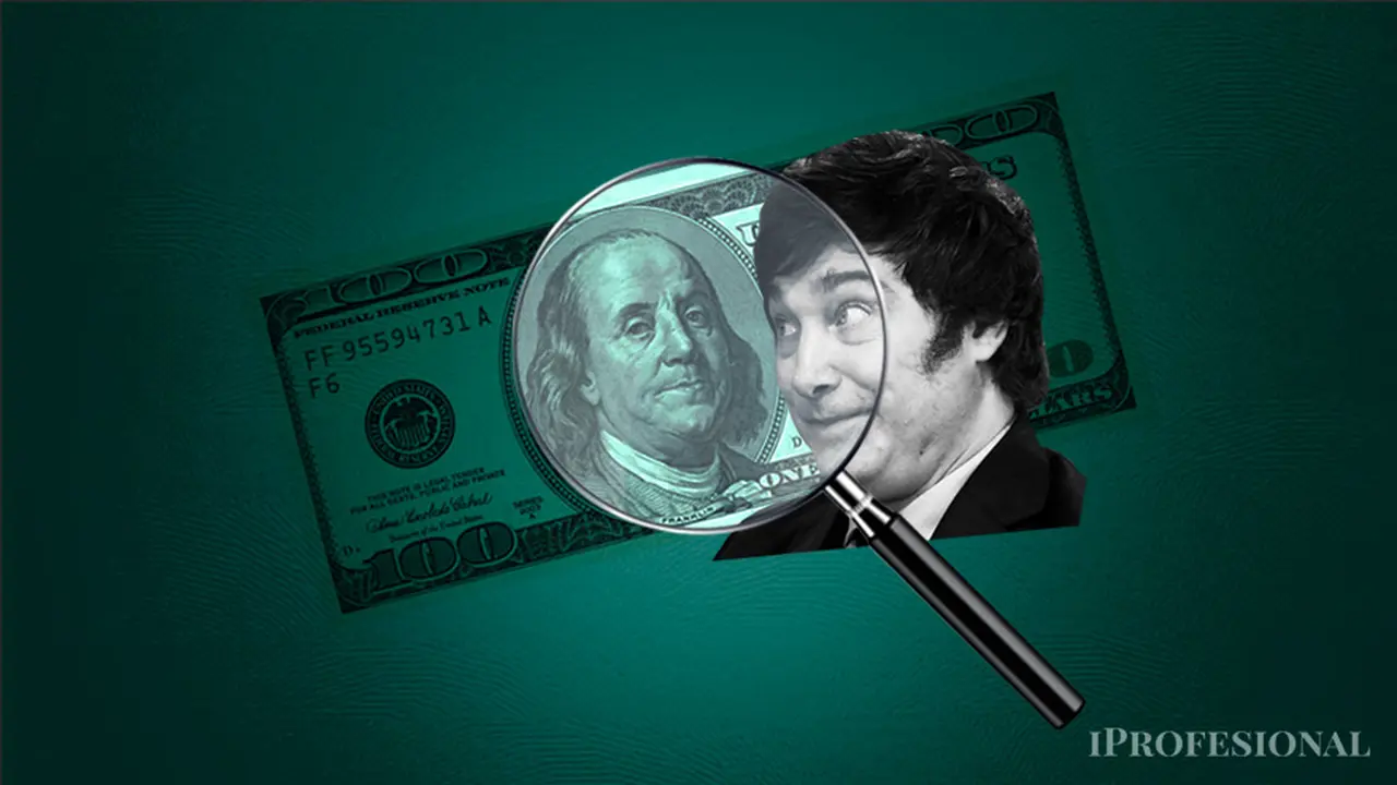 Milei celebra que suba del blue abarata su plan dolarizador y sus críticos lo acusan de fogonear una hiperinflación