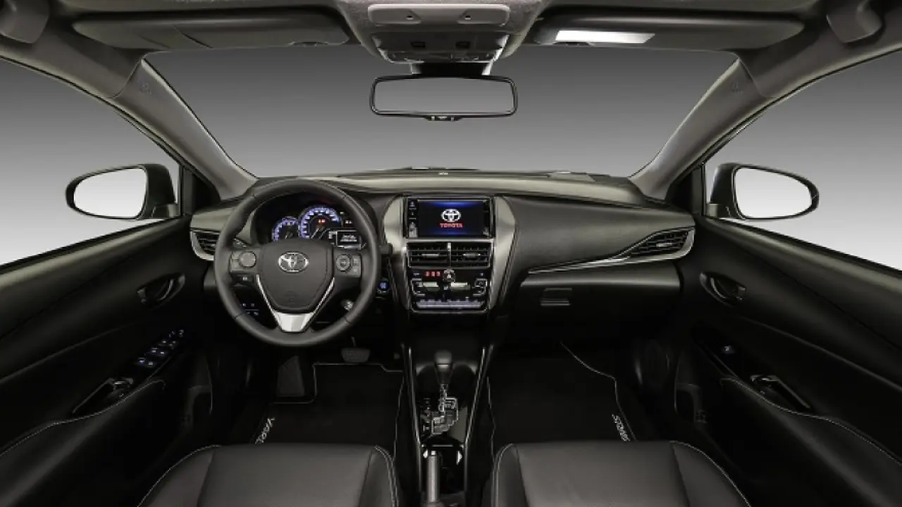Así es por dentro el Yaris, el elegido para decir qué auto reemplaza al Etios.