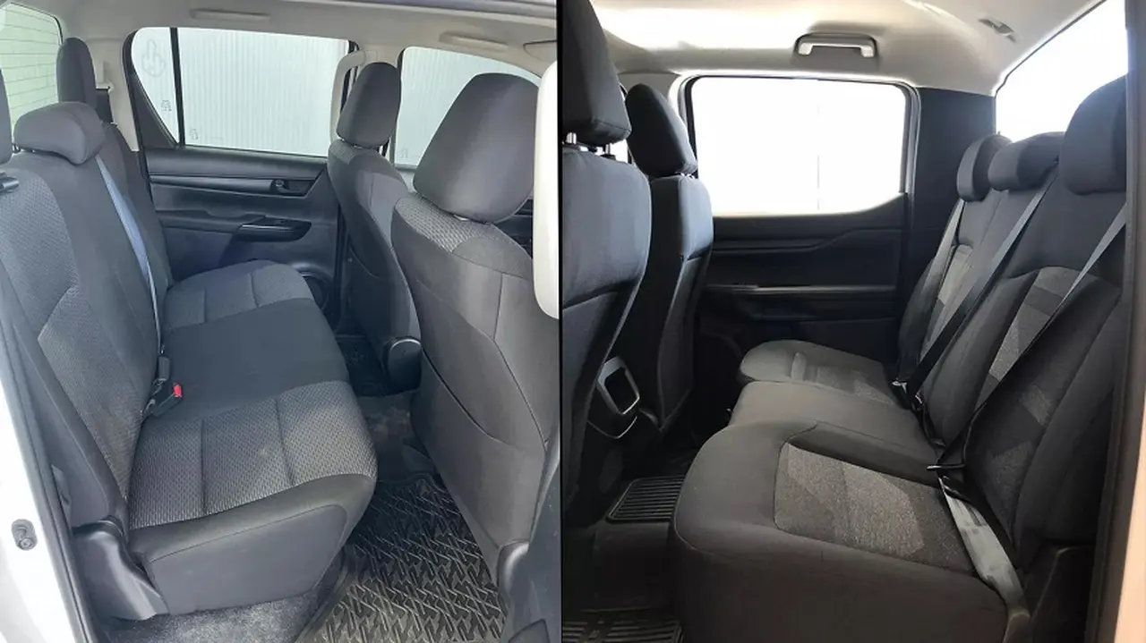 Interior de Hilux (izq) e interior de Ranger (der).