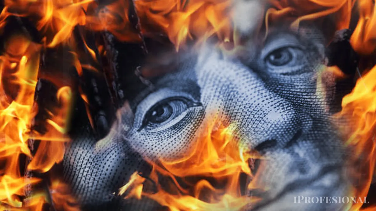 El dólar blue cerró septiembre en un valor récord de $800, y en el mes subió $65