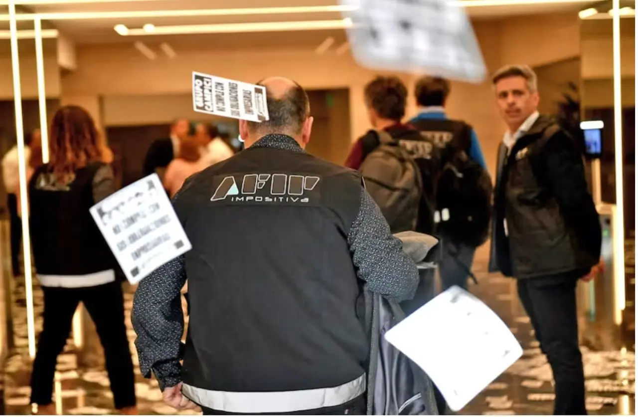 El Gobierno apunta contra Balanz, una de las principales financieras, por la fuga de 650 mil dólares