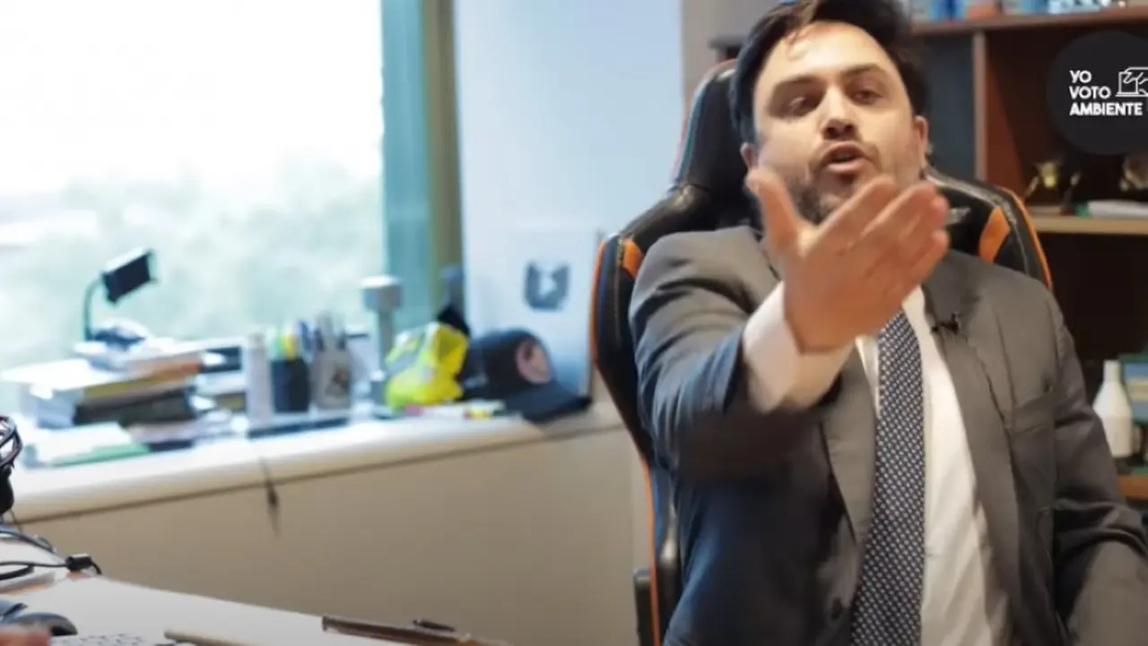 Marra cortó de manera abrupta por una pregunta: "Apagá la cámara. ¿La pueden apagar por favor?"