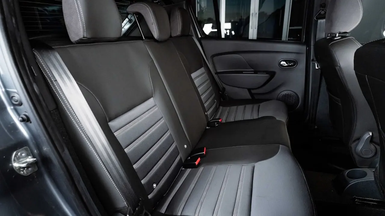 El Sandero CVT tiene asientos de cuero.