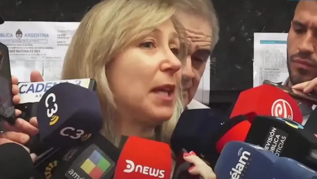 Bregman, la primera candidata en votar: "En los debates mostramos que hay otra salida para la crisis"