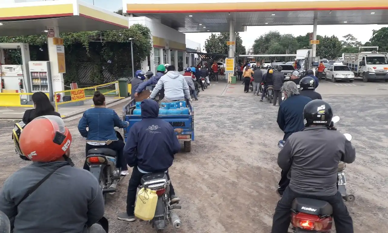 Incluso las provincias petroleras sufren el problema del abastecimiento.