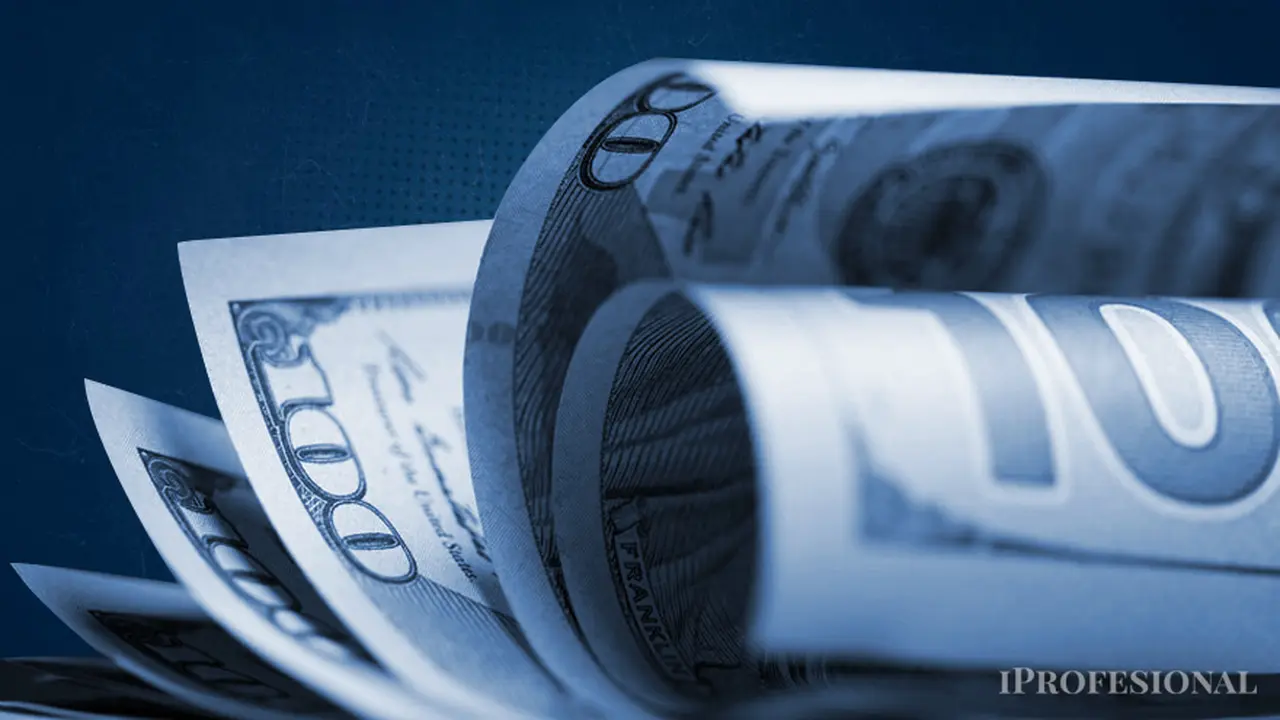 El dólar blue se dispara a $980 en la previa a la asunción de Milei: ¿por qué la city prevé una devaluación más brusca?