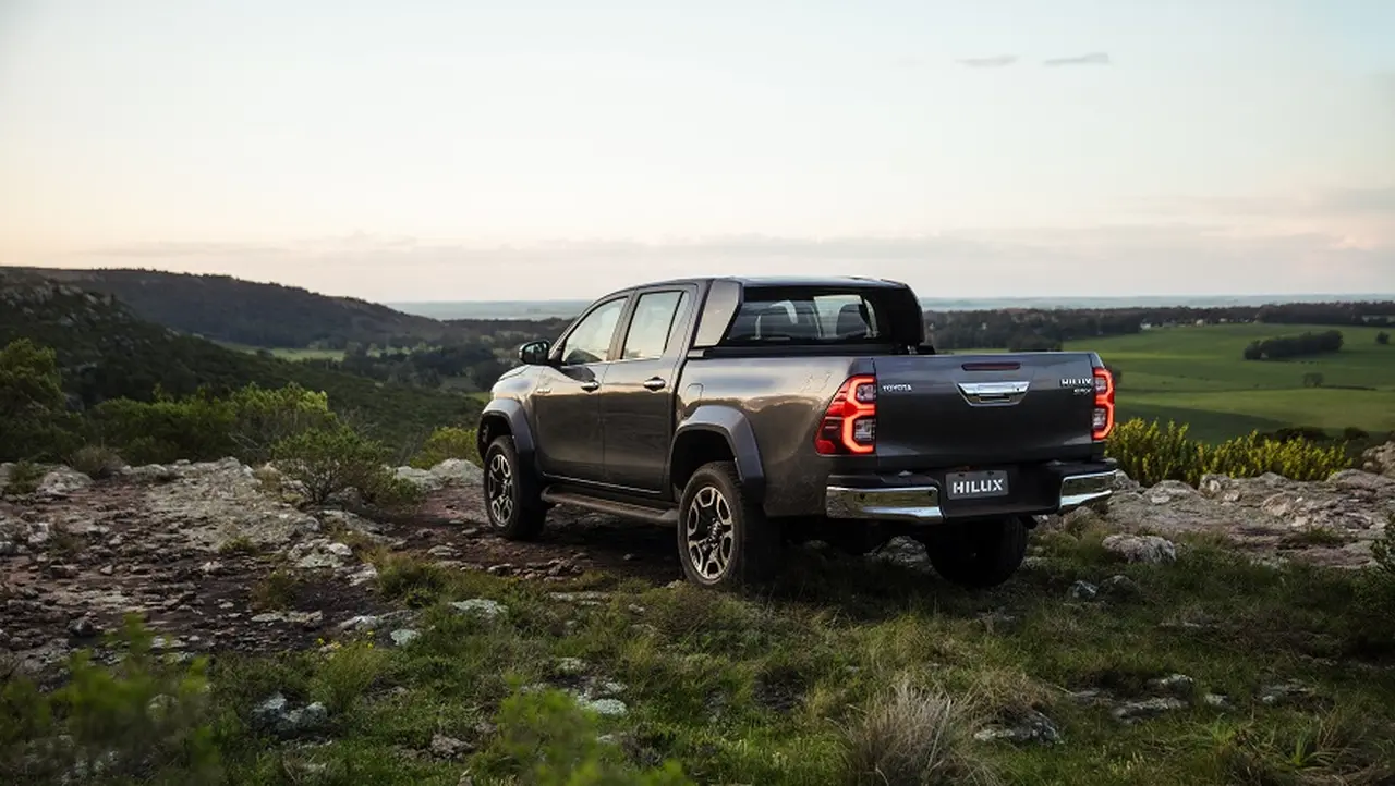 Con los cambios de arquitectura, la Hilux 2024 es más sólida en todos los terrenos.