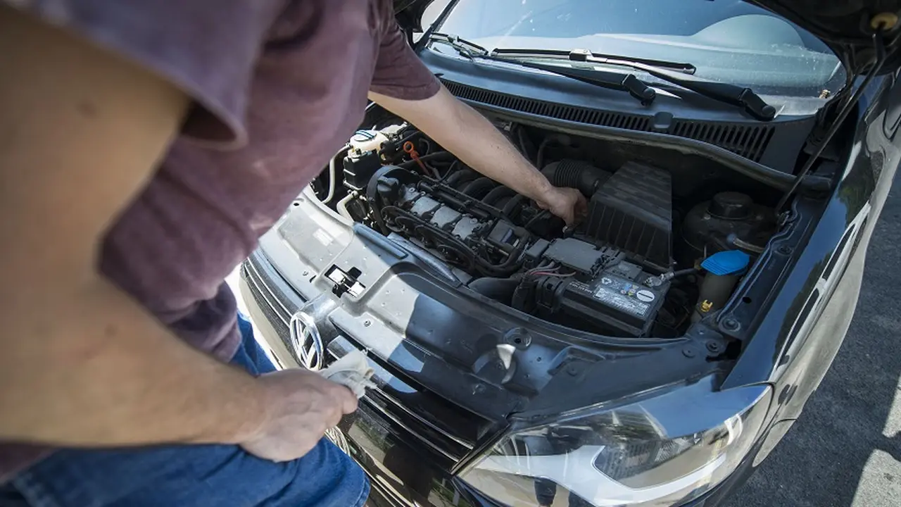 Es importante saber usar herramientas básicas para el auto.