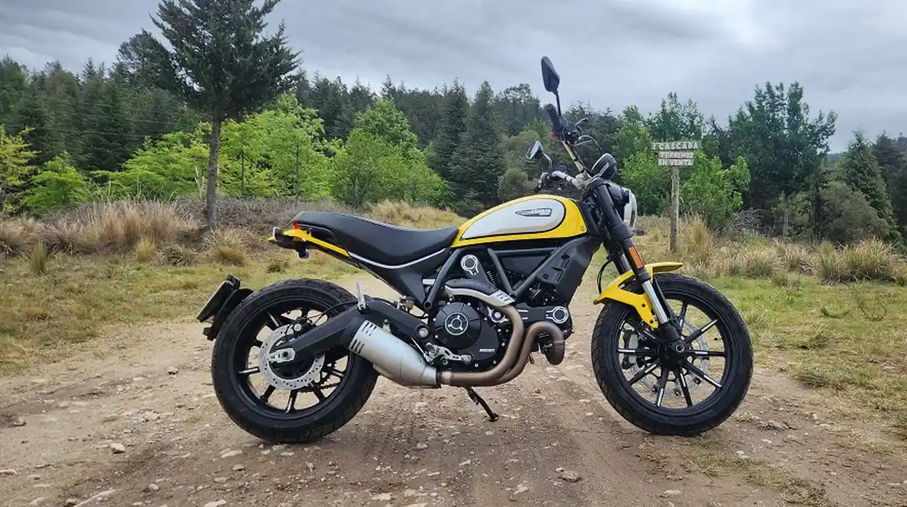 Por ser baja, la Scrambler es fácil de maniobrar.