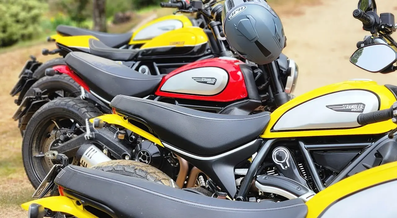 En diferentes colores, la Scrambler más representativa es la amarilla.