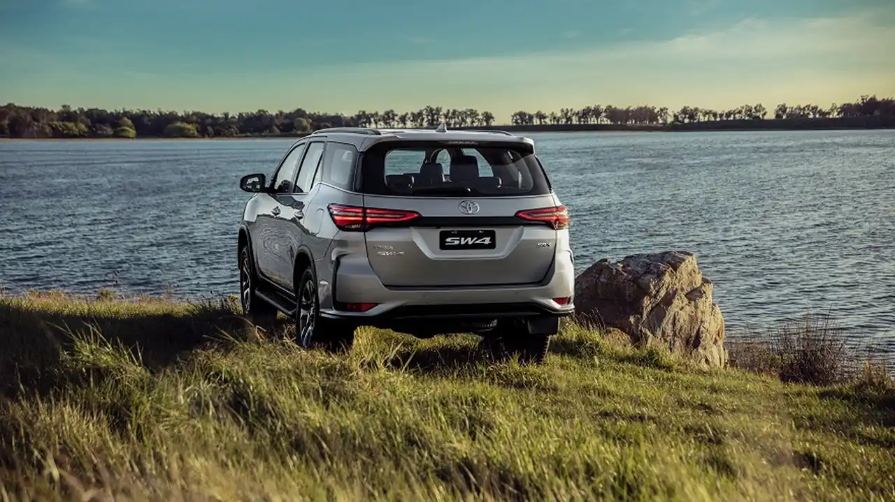 El SUV tiene espacio para 7 personas.
