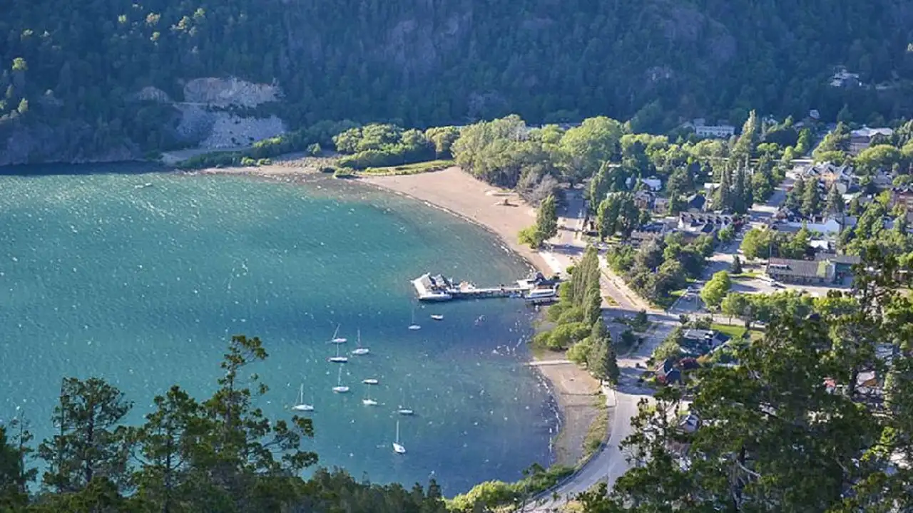 Una vista panorámica de la playa 