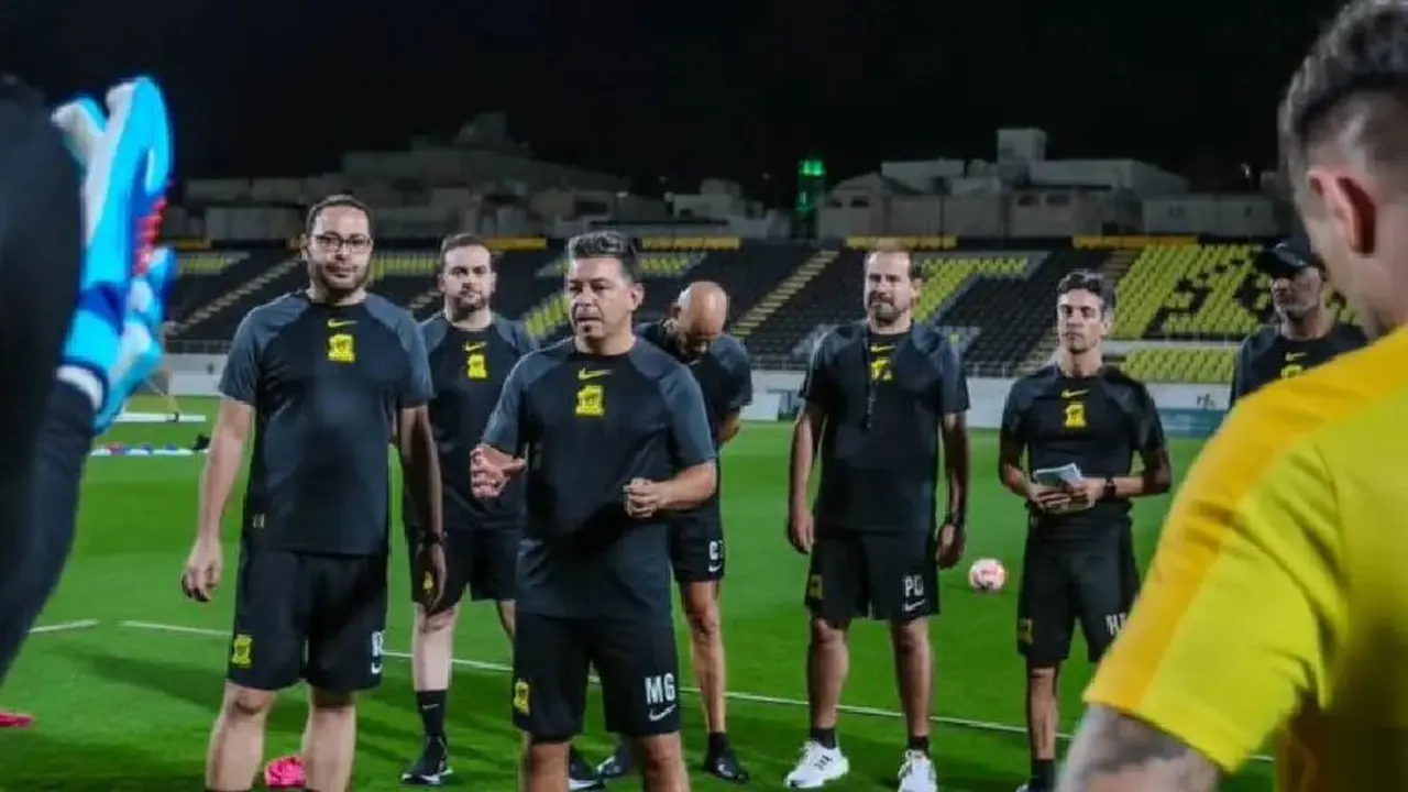 El técnico Marcelo Gallardo antes del partido