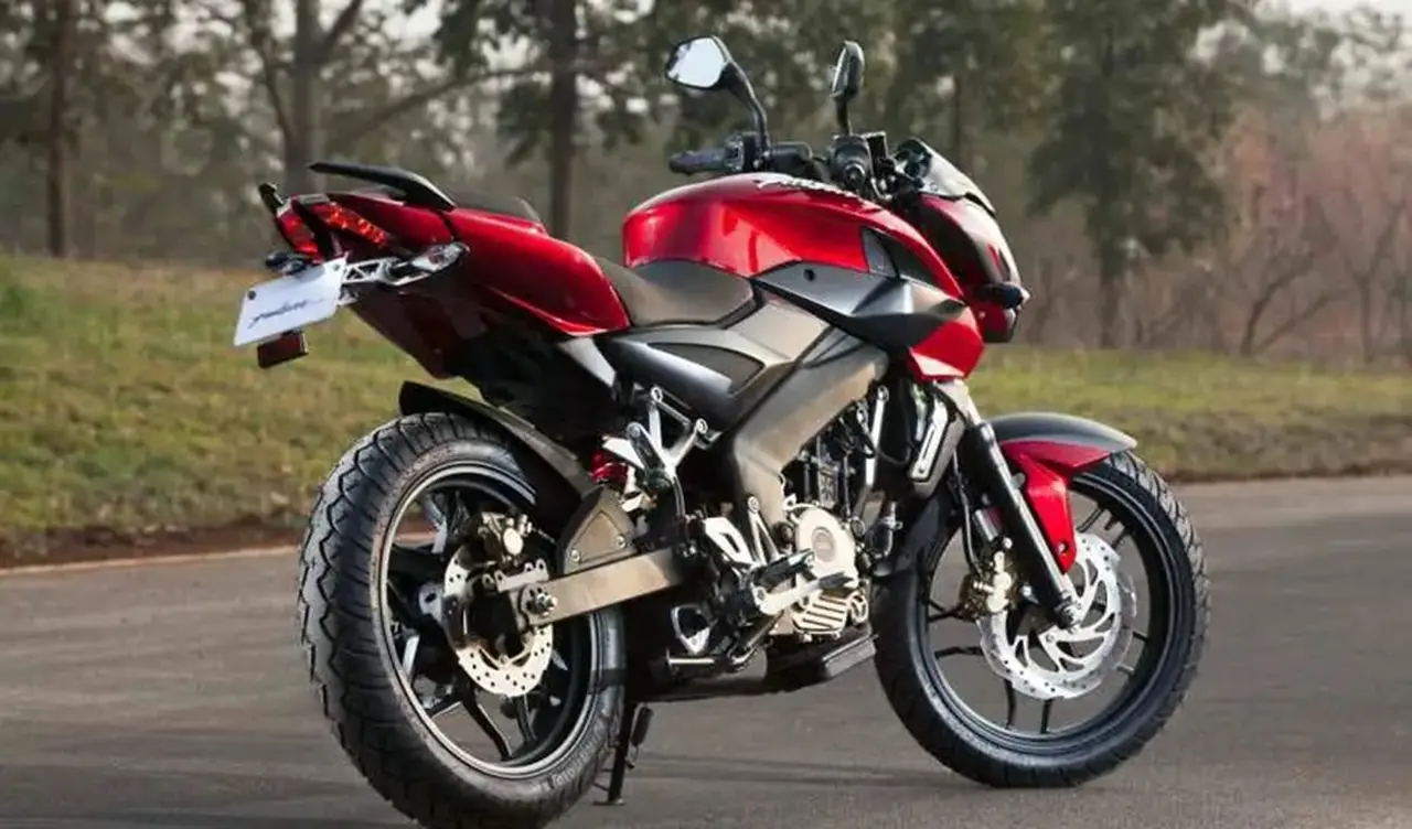 Esta moto Bajaj cuenta con el recomendado sistema de frenos con ABS.