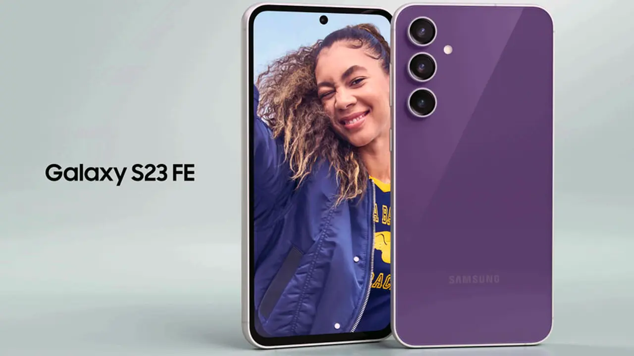 El Galaxy S23 FE se parece mucho a la serie principal S23, aunque con biseles ligeramente más gruesos. 