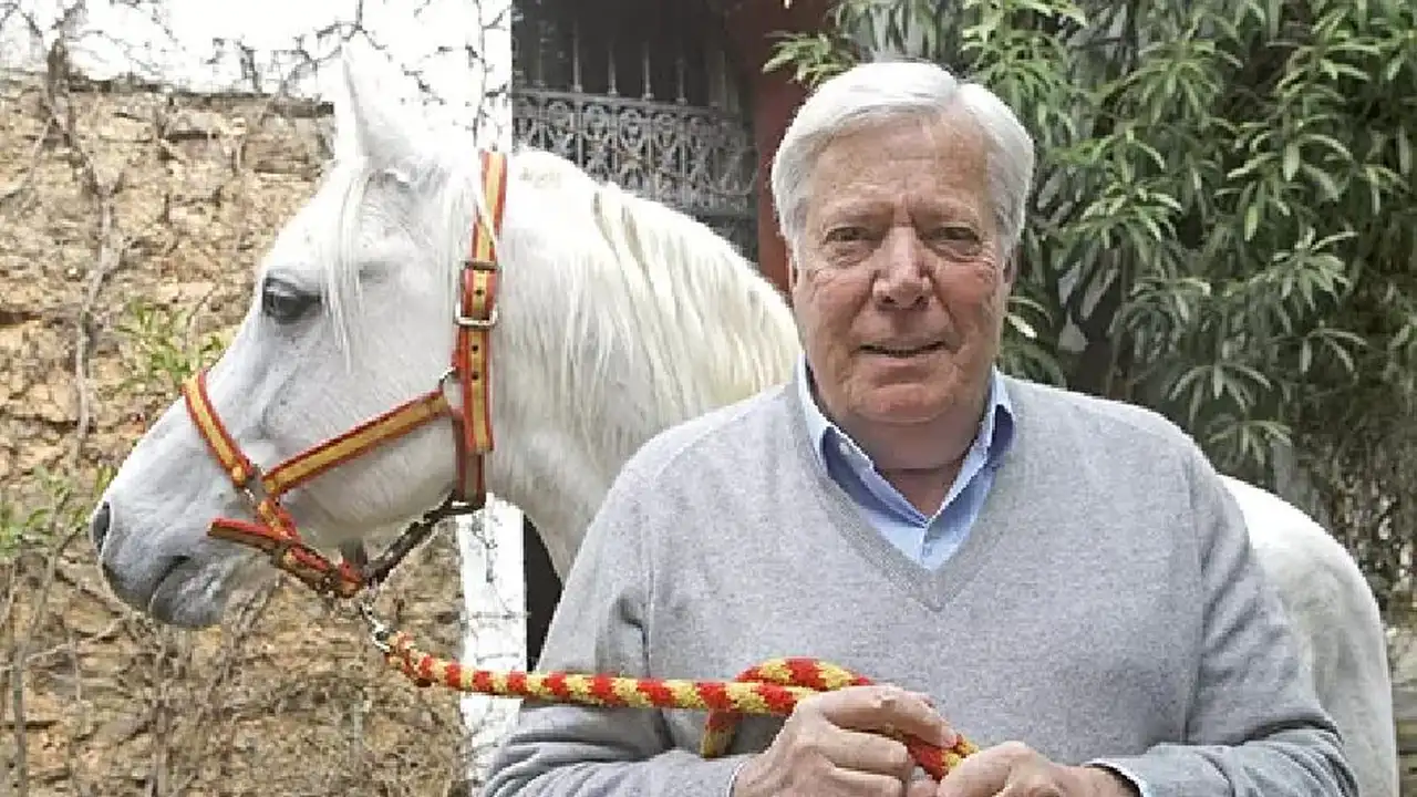 Nicolas Puech, francés de 80 años y primer accionista de Hermès, quiere adoptar a su antiguo jardinero 