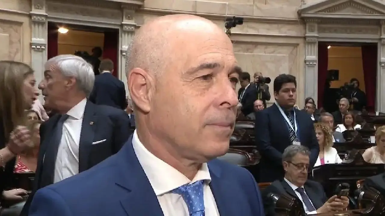 Denuncian actos de vandalismo contra el senador Bartolomé Abdala por aprobar la reforma laboral