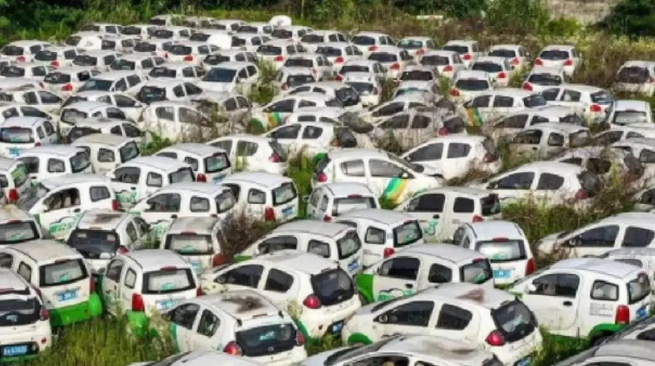Ciento de autos de carsharing están abandonados.