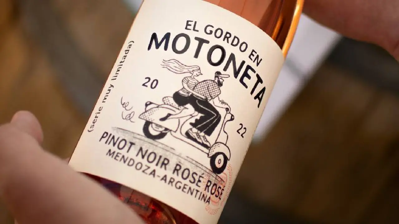 Quiénes están detrás de los enigmáticos vinos "El Gordo en Motoneta"