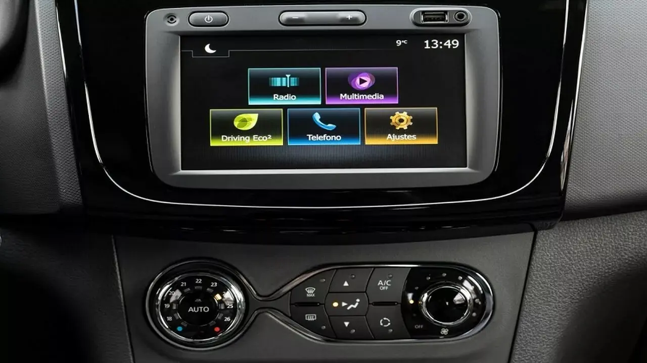La pantalla de 7 pulgadas tiene conexión inalámbrica con celular.