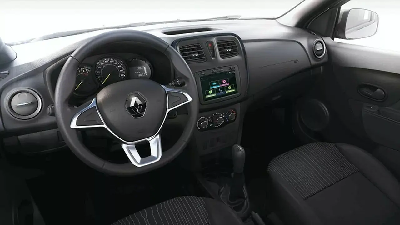 En el interior, el Sandero tiene revestimiento en tela en la versión base.