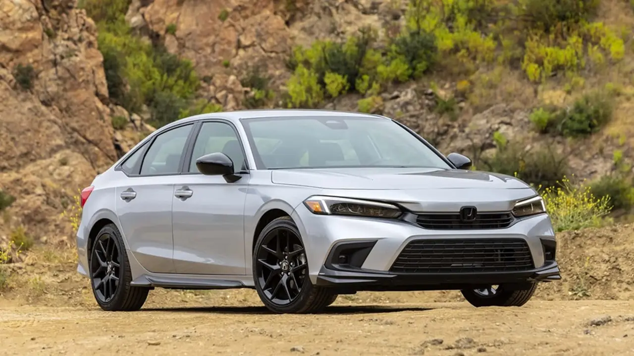 Honda Civic, llega en versión híbrida en 2024.
