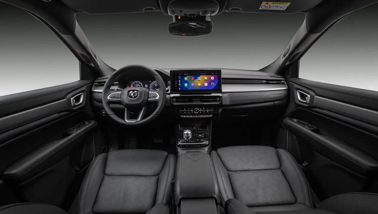 Por dentro, la camioneta Rampage tiene un diseño con mucha tecnología.