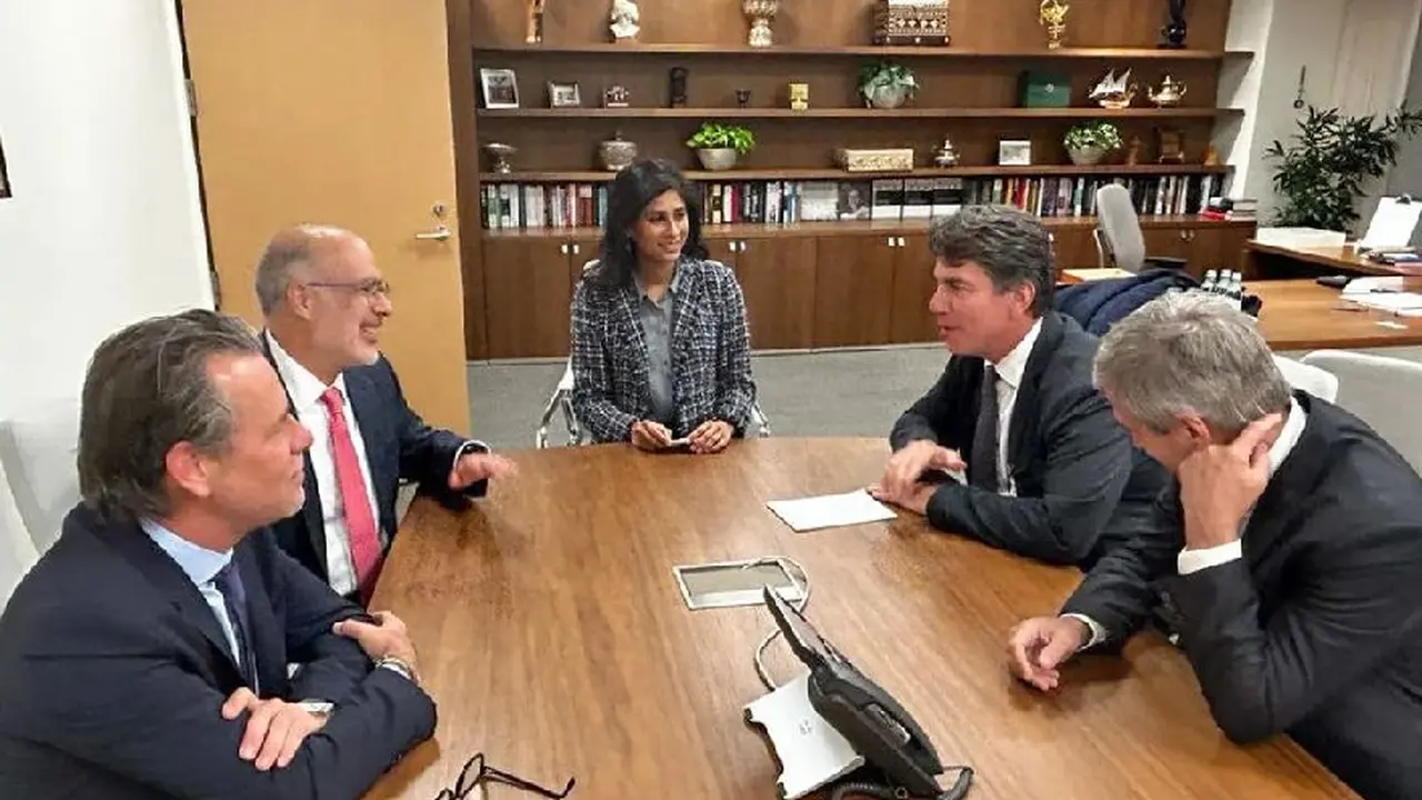 Luis Caputo y el jefe de gabinete, Nicolás Posse