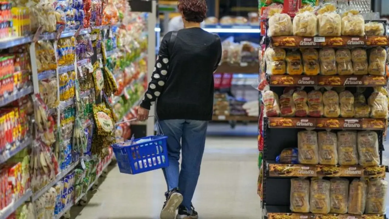 La inflación de enero se afianza en un rango de entre 20% y 25%, según las estimaciones de consultoras privadas