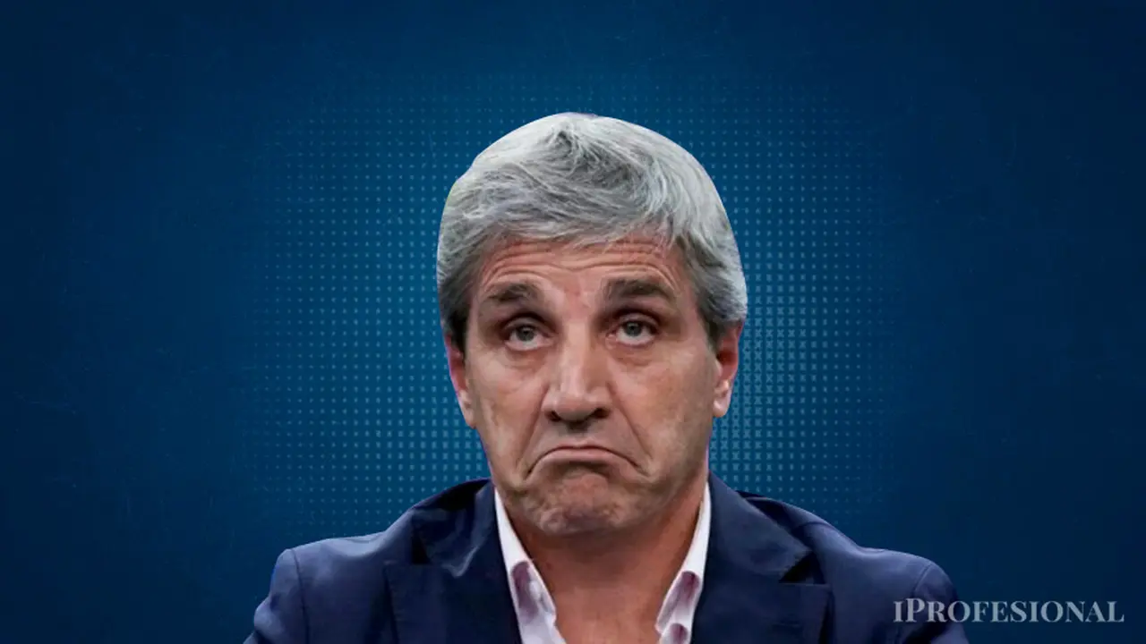 El ministro Luis Caputo, mientras se realizaba el acto de la CGT, advirtió que recortará partidas presupuestarias de las provincias si 