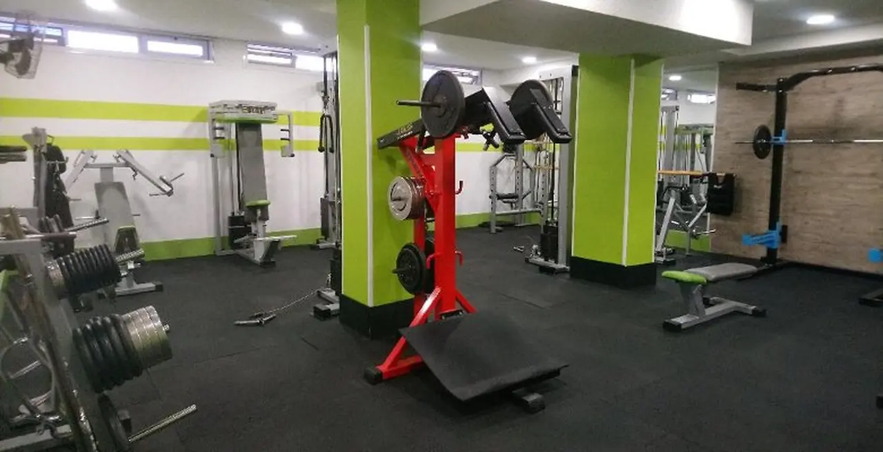 Además de gimnasios, 