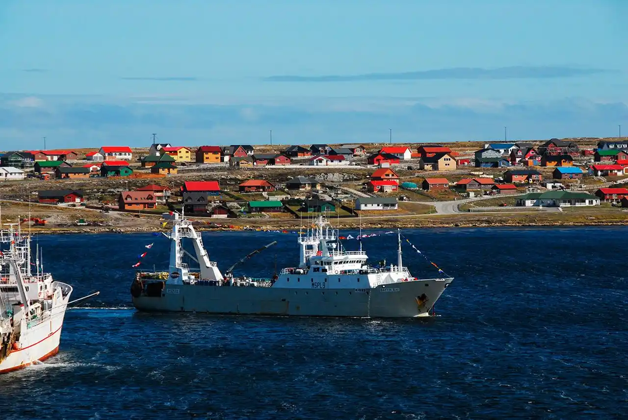 Tensión militar con Chile y posible acción de la Armada por un buque que va a Malvinas