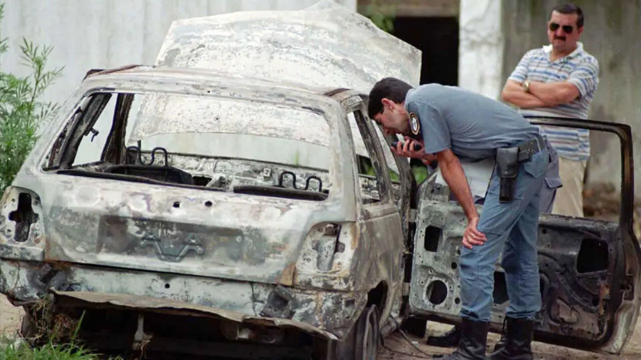 El auto calcinado donde encontraron a José Luis Cabezas